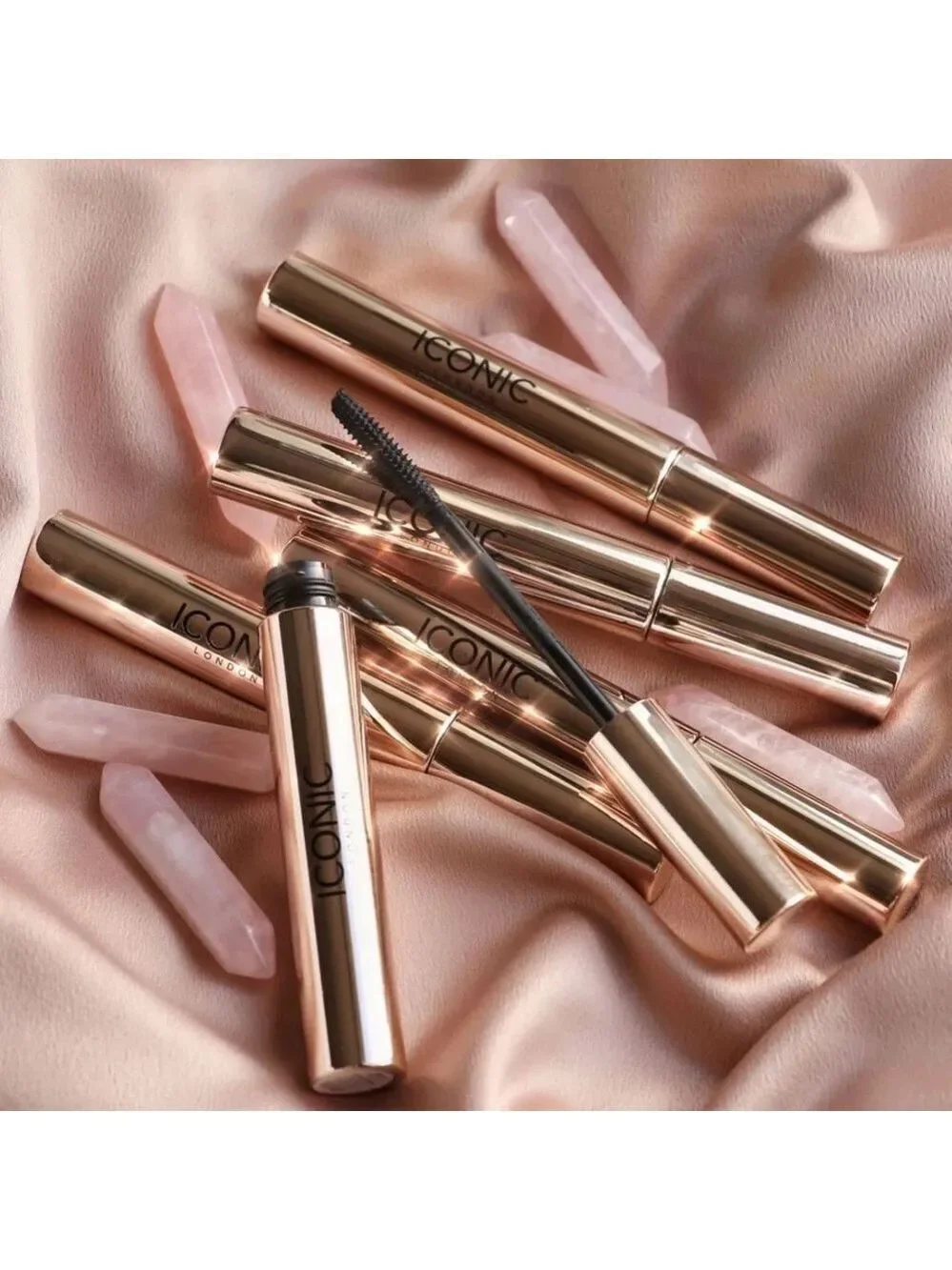 Iconic London Triple Threat Mascara in Black